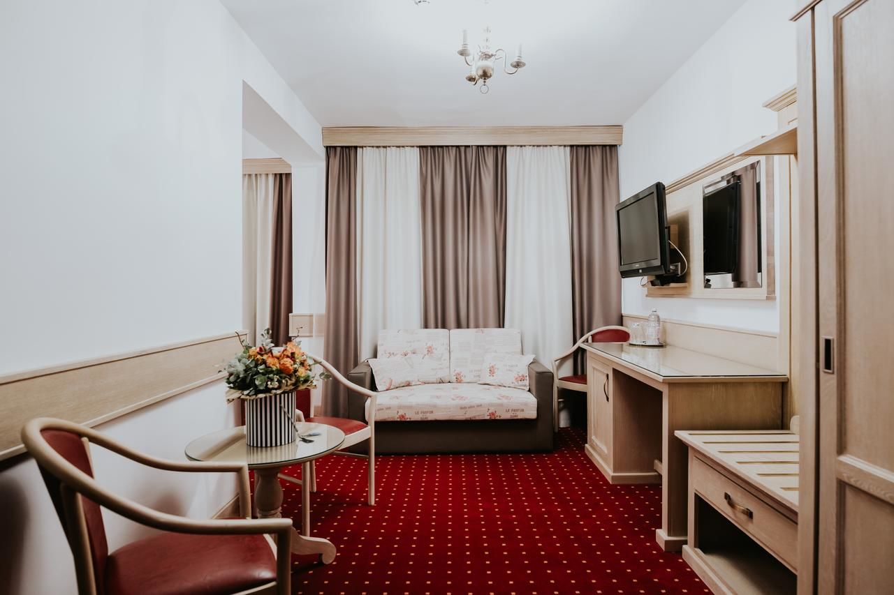 Отель Hotel Lacu Rosu Лаку-Рошу-13