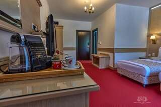 Отель Hotel Lacu Rosu Лаку-Рошу Улучшенный двухместный номер с 1 кроватью или 2 отдельными кроватями-1